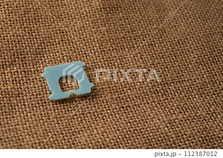 パンの袋を止めるプラスティックのクローザー 112387012