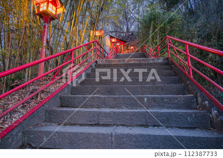 【鼻顔稲荷神社】男坂【佐久市】 112387733