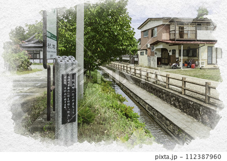 水彩画風　松代　竹山町の水路　長野県長野市 112387960