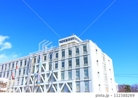 長野県松本市、松本市役所の風景 長野県松本市、松本市役所の風景 112388269