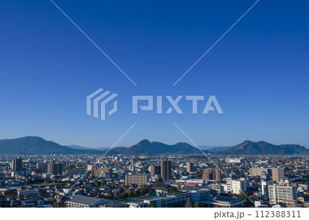 丸亀城跡から見た丸亀平野西南の風景 112388311