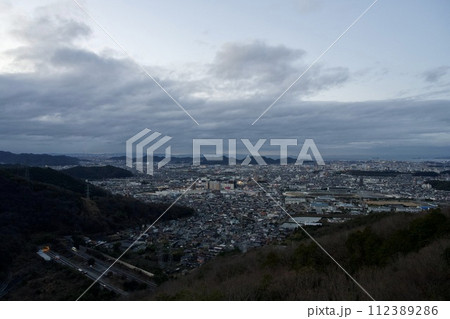 広峰山からの姫路市の眺め（兵庫県姫路市） 112389286