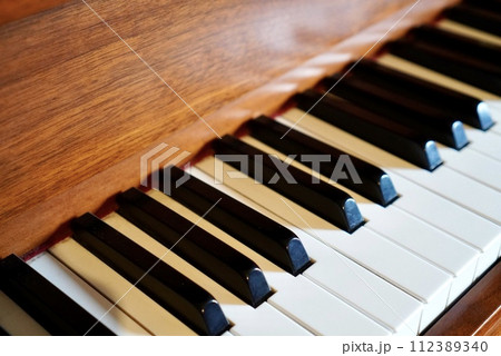 ピアノの鍵盤 ピアノの鍵盤 112389340