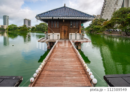 Seema Malaka buddhist temple in the Beira Lake in Colombo, Sri Lanka. Seema Malaka temple is one of an iconic place in Colombo. 112389549