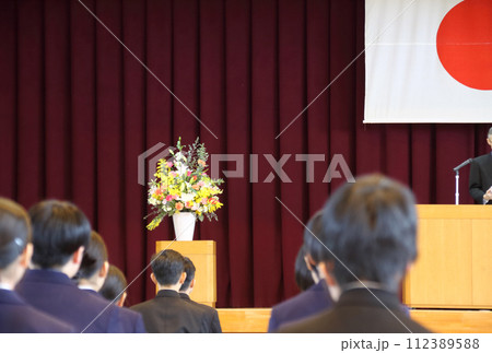 中学校の卒業式の風景 中学校の卒業式の風景 112389588