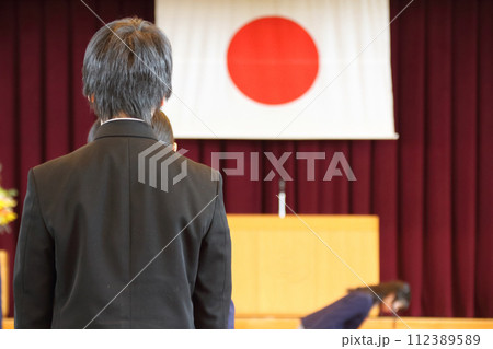 中学校の卒業式の風景 112389589