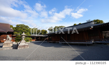 城南宮に参拝する 112390105