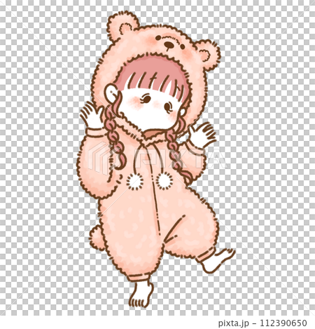 くまの着ぐるみパジャマを着た女の子 112390650