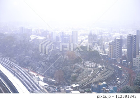 雪の日 東京都北区北とぴあからの景色 雪の日 東京都北区北とぴあからの景色 112391845