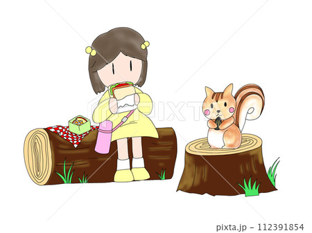 リスと森の中でランチをする女の子のイラスト 112391854