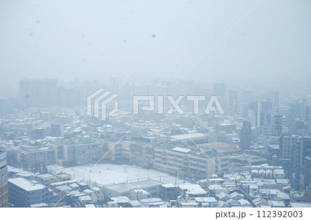 雪の日 東京都北区北とぴあからの景色 雪の日 東京都北区北とぴあからの景色 112392003