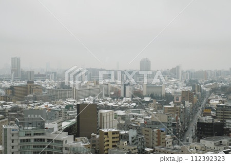 雪の日 東京都北区北とぴあからの景色 雪の日 東京都北区北とぴあからの景色 112392323