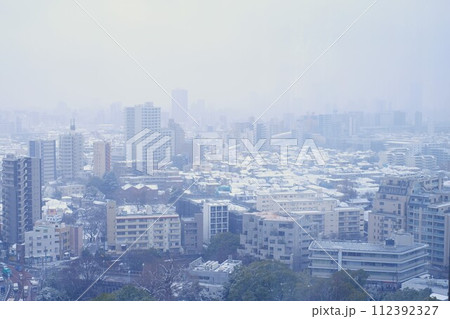 雪の日 東京都北区北とぴあからの景色 雪の日 東京都北区北とぴあからの景色 112392327