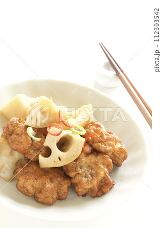 レンコンとさつま揚げの甘辛煮 レンコンとさつま揚げの甘辛煮 112393542