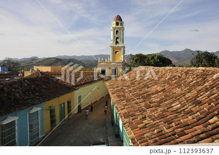 キューバ、トリニダー、ロマンティコ博物館博物館からの眺め、革命博物館（旧サン・フランシスコ修道院） 112393637