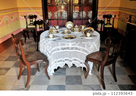 キューバ、トリニダー、ロマンティコ博物館、サロン、テーブル、ティーセット 112393643