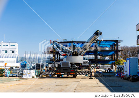 建設現場 重機ラフテレーンクレーン 建設現場 重機ラフテレーンクレーン 112395076