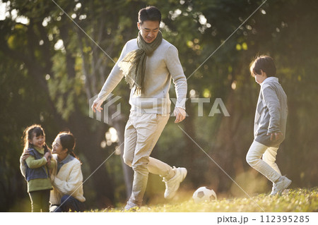asian family enjoying outdoor activity in city park 112395285