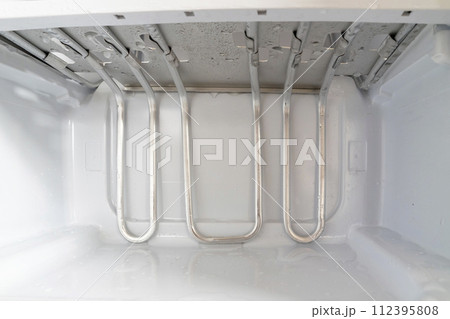 Ice in the freezer, Defrosting of the fridge and freezer Ice in the freezer, Defrosting of the fridge and freezer 112395808
