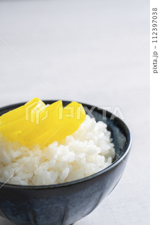 たくあんとご飯 112397038