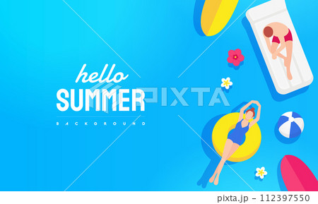 海に浮かぶ男女。夏のリゾート地でバケーションを楽しむ二人の背景素材。 112397550