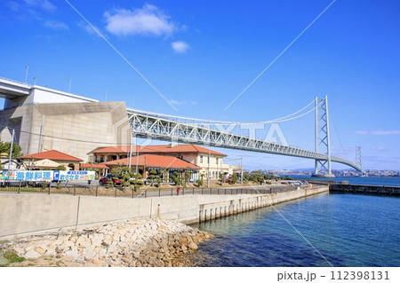 淡路市、道の駅あわじから眺める明石海峡大橋 淡路市、道の駅あわじから眺める明石海峡大橋 112398131