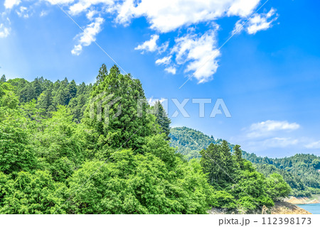 春の宮ヶ瀬湖畔園地 新緑イメージ 春の宮ヶ瀬湖畔園地 新緑イメージ 112398173