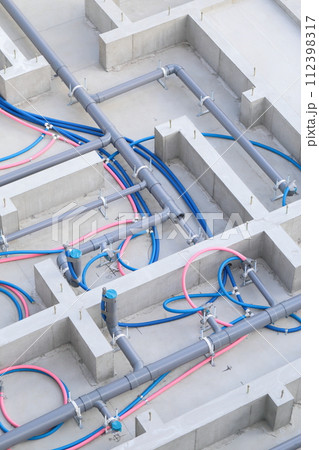 基礎と配管の建築工事 112398317