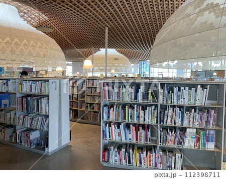 ぎふメディアコスモス(岐阜市立中央図書館)館内 ぎふメディアコスモス(岐阜市立中央図書館)館内 112398711