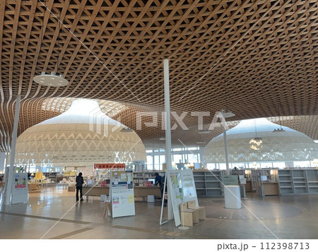 ぎふメディアコスモス(岐阜市立中央図書館)館内 ぎふメディアコスモス(岐阜市立中央図書館)館内 112398713