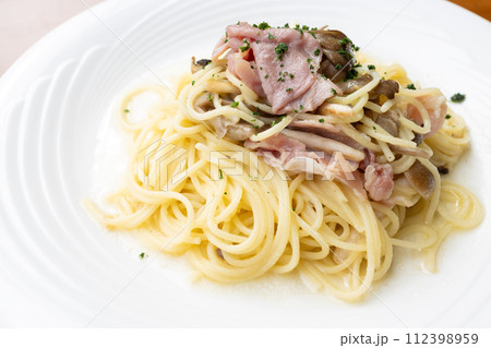 おいしい生ハムときのこのパスタ おいしい生ハムときのこのパスタ 112398959