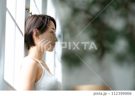 ミドルの女性ビューティーイメージ ミドルの女性ビューティーイメージ 112399866