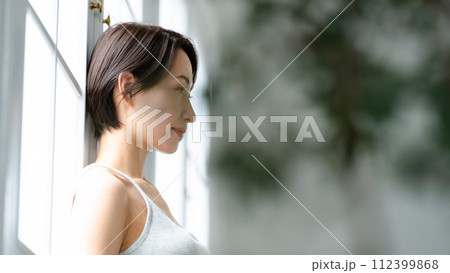 ミドルの女性ビューティーイメージ ミドルの女性ビューティーイメージ 112399868