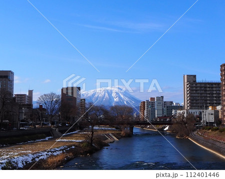 岩手県盛岡市 開運橋から見る岩手山 2024年3月撮影 岩手県盛岡市 開運橋から見る岩手山 2024年3月撮影 112401446