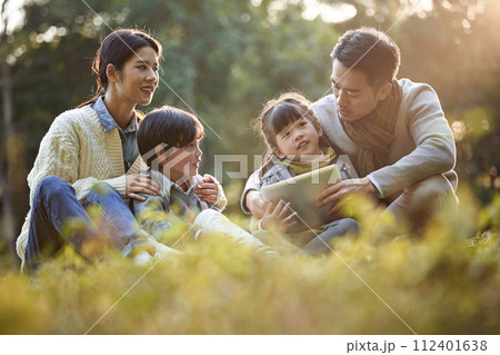 happy asian family having a good time outdoors in city park 112401638