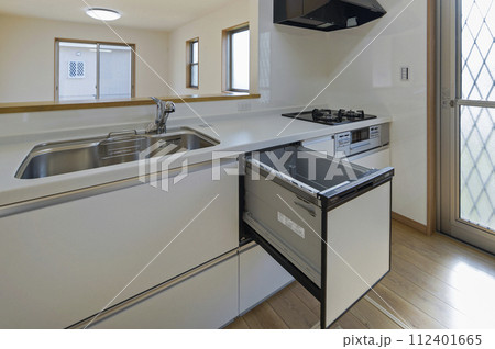 食洗機のあるキッチン 112401665