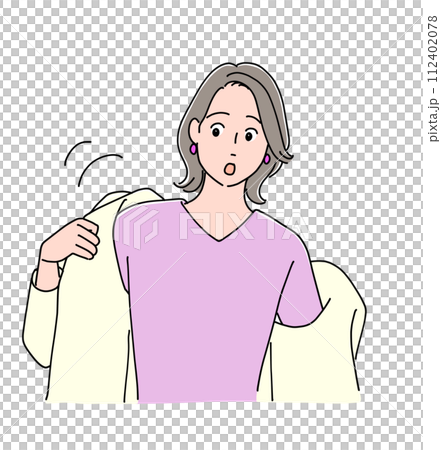 上着を脱いでいる女性 112402078