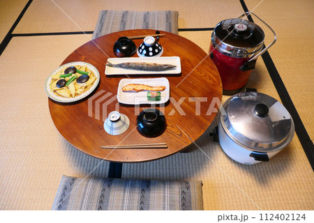 岩手県盛岡市大正の町屋の食事風景 岩手県盛岡市大正の町屋の食事風景 112402124