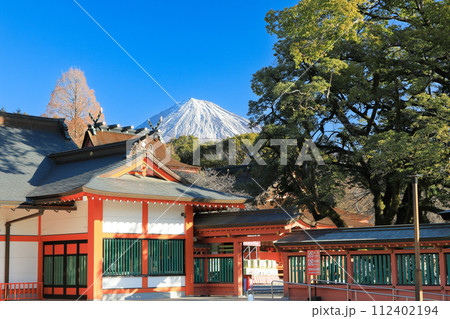 富士山本宮浅間大社境内より富士山を望む　富士宮市 112402194
