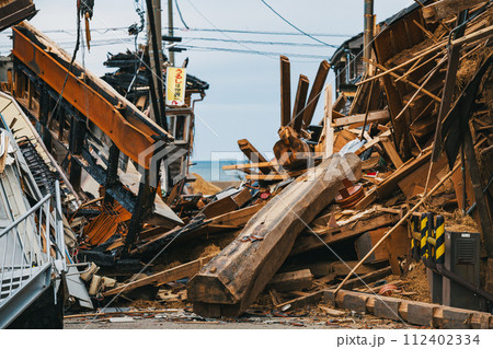 令和6年能登半島地震 倒壊した木造家屋 令和6年能登半島地震 倒壊した木造家屋 112402334