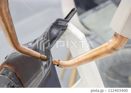The automotive parts spot welding process by robotic system. 112403400