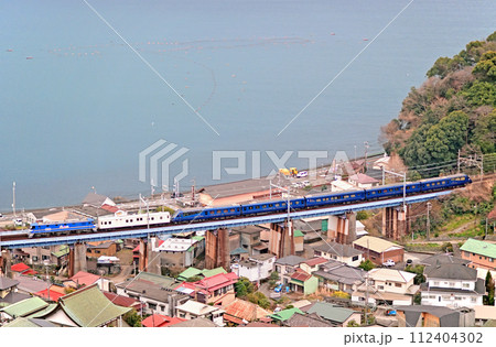 東海道本線　根府川ー早川　JR貨物　EF210-355＋マニ50-2186＋ロイヤルエクスプレス　 112404302