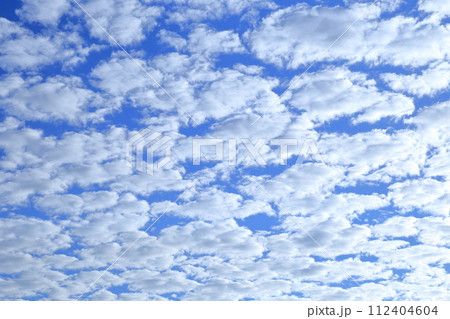 空を覆う雲 空を覆う雲 112404604