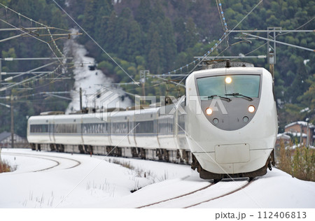 北陸本線　津幡ー倶利伽羅　JR西日本　681系　W編成（金沢）　はくたか 112406813