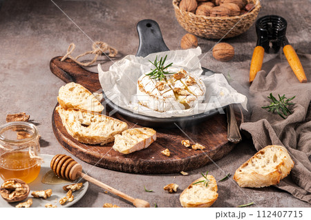 Fresh sliced Camembert cheese 112407715