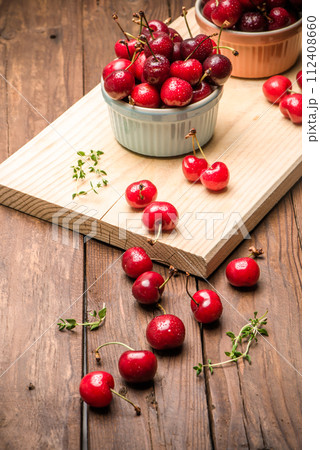 Red ripe cherries in ceramic bowls Red ripe cherries in ceramic bowls 112408660