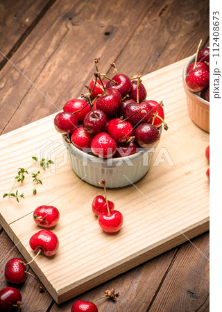 Red ripe cherries in ceramic bowls Red ripe cherries in ceramic bowls 112408673
