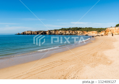 Praia da Rocha in Portimao, Algarve 112409127