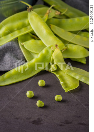 Green Sugar Snap Peas 112409135