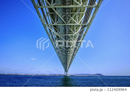 淡路島側より眺める明石海峡大橋 淡路島側より眺める明石海峡大橋 112409964
